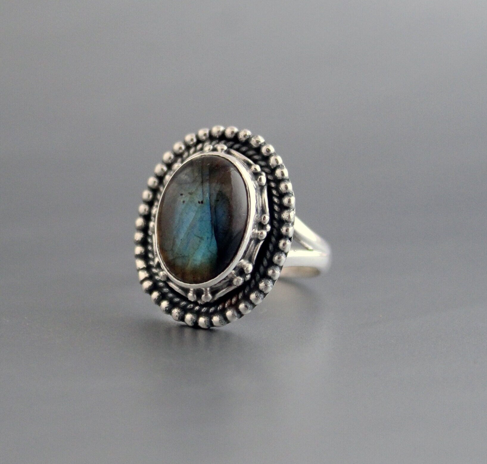 Handmade Oval Blue Fire Labradorite Ring, 925 Sterling Silver, Birthstone jewelry, Gemstone Ring, Art Deco Ring, Bohemian Jewelry