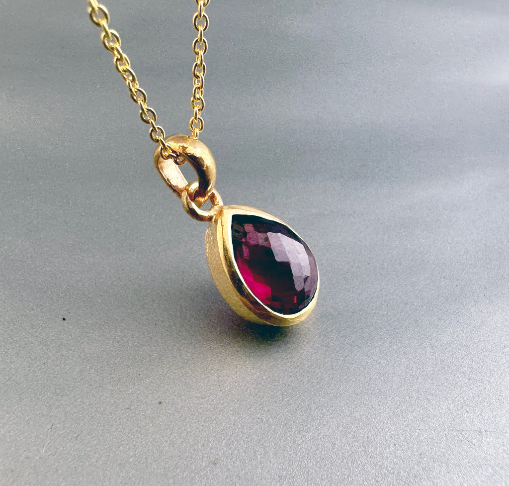Garnet Necklace, Red Gemstone Necklace, 14K Gold vermiel, January Birthstone Jewelry, Teardrop necklace, Minimalist Necklace