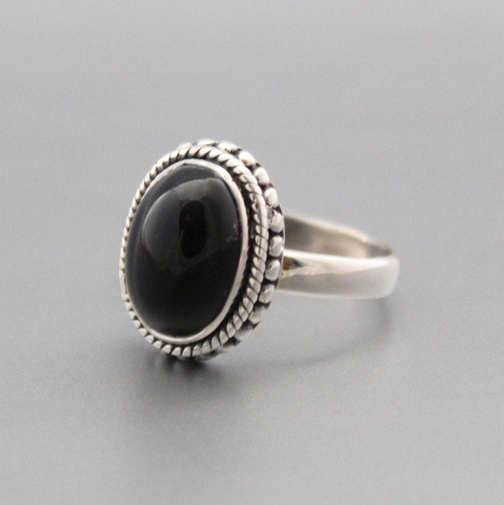 Black Onyx Sterling Silver Ring, Vintage Inspired Black Stone Ring, Grandma Gift, Minimalist ring, Signet ring, Everyday ring