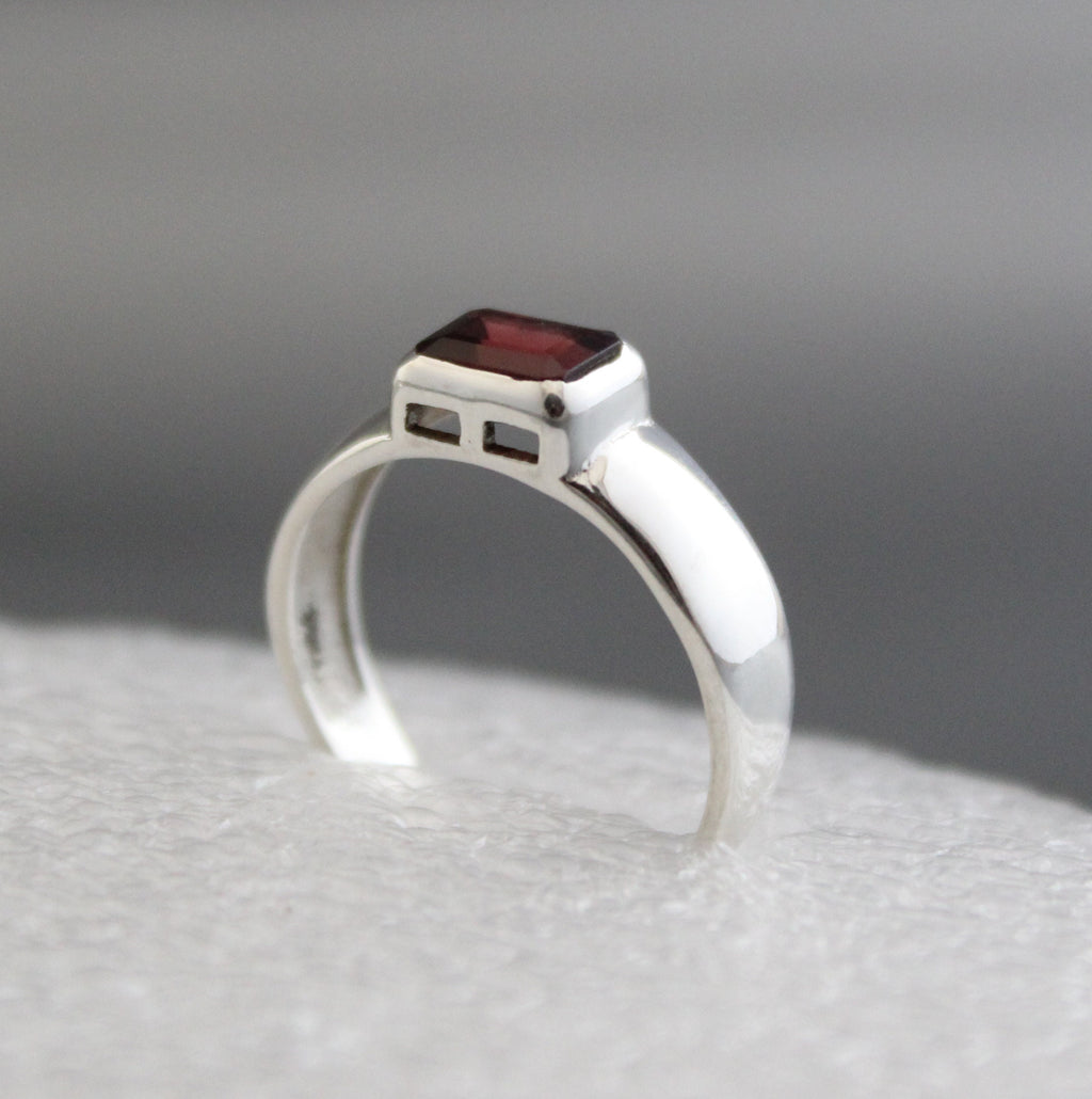 January Birthstone Garnet Ring, 14K Gold, Bridal Jewelry, Passion Stone, Gift For Mom