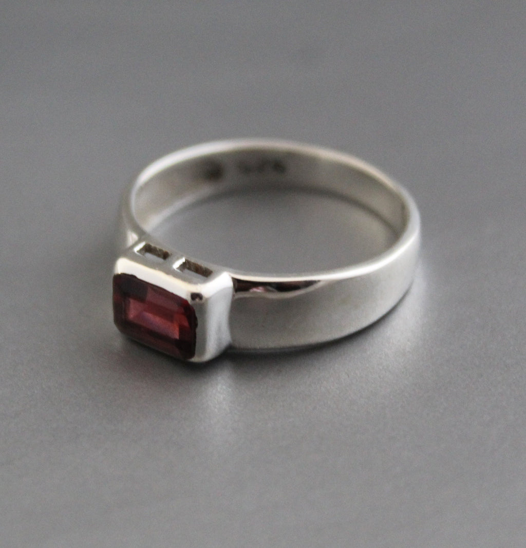 January Birthstone Garnet Ring, 14K Gold, Bridal Jewelry, Passion Stone, Gift For Mom