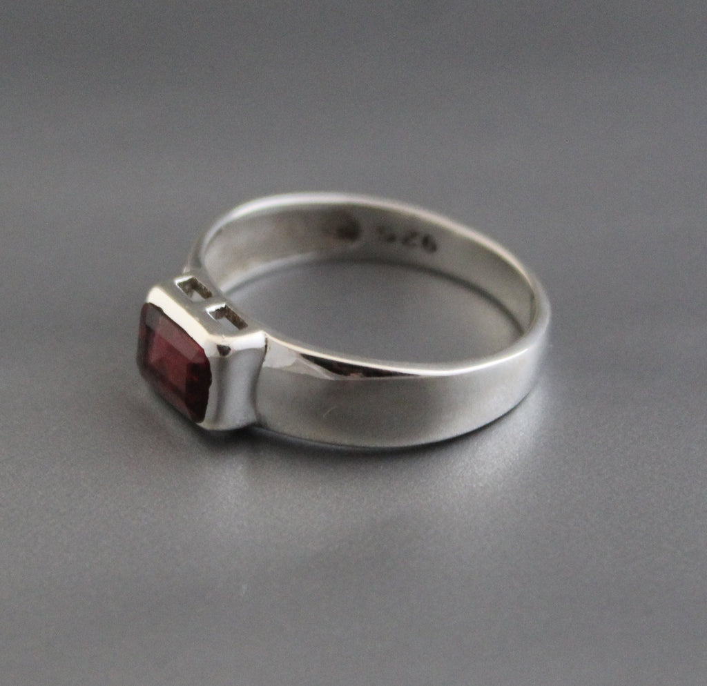 January Birthstone Garnet Ring, 14K Gold, Bridal Jewelry, Passion Stone, Gift For Mom