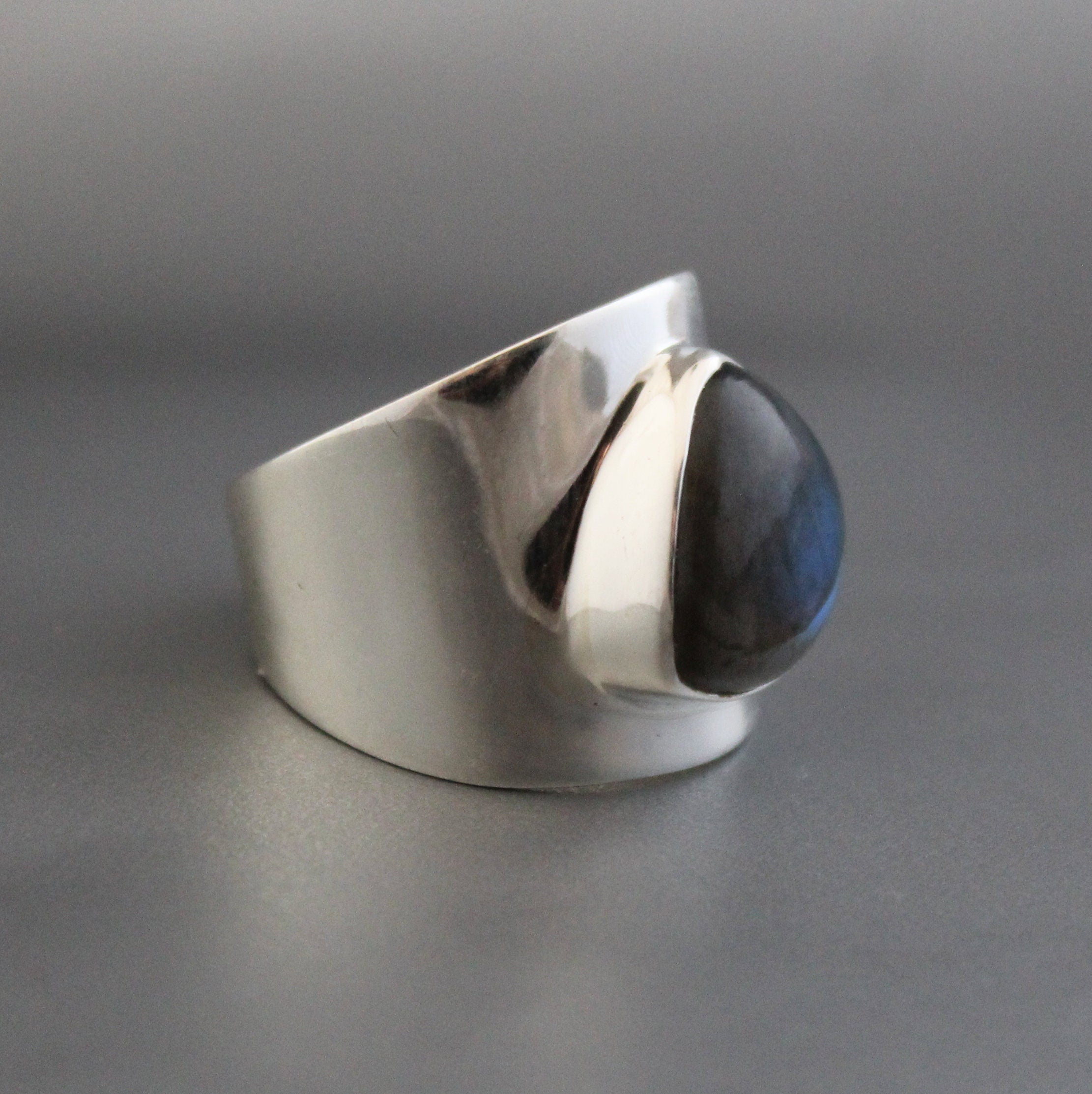 Sterling Silver Labradorite Ring: Trillion Cut Birthstone Jewelry