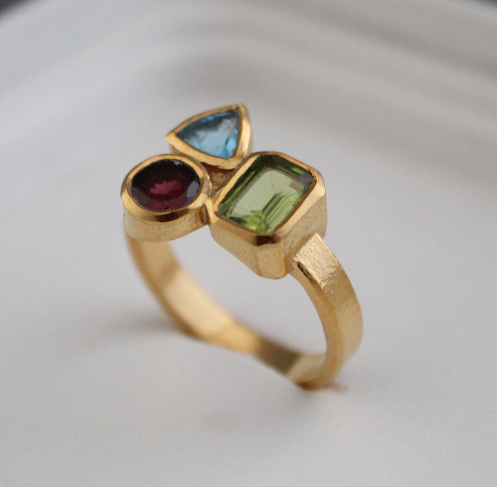 Unique Birthstone Ring, Personalized custom Three stone ring, Multi Stone Ring, Natural Gemstone Ring, Garnet Peridot Blue Topaz